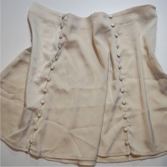 Urban Outfitters cream mini skirt with front button details - size large - Picture 2 of 11